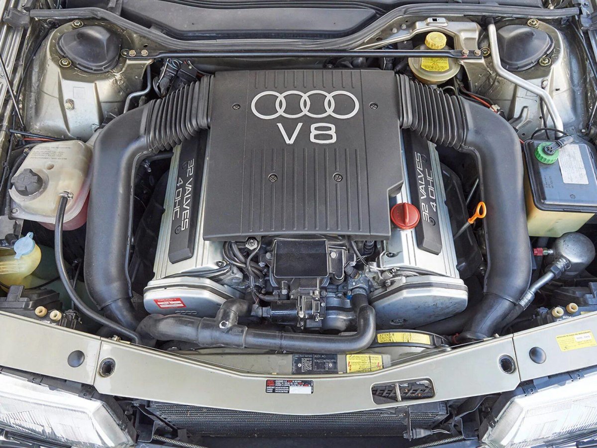 Audi v8