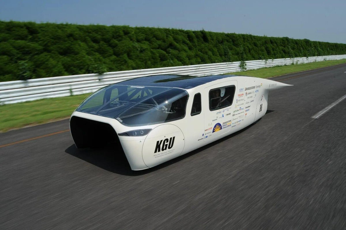 Стелла с автомобилем