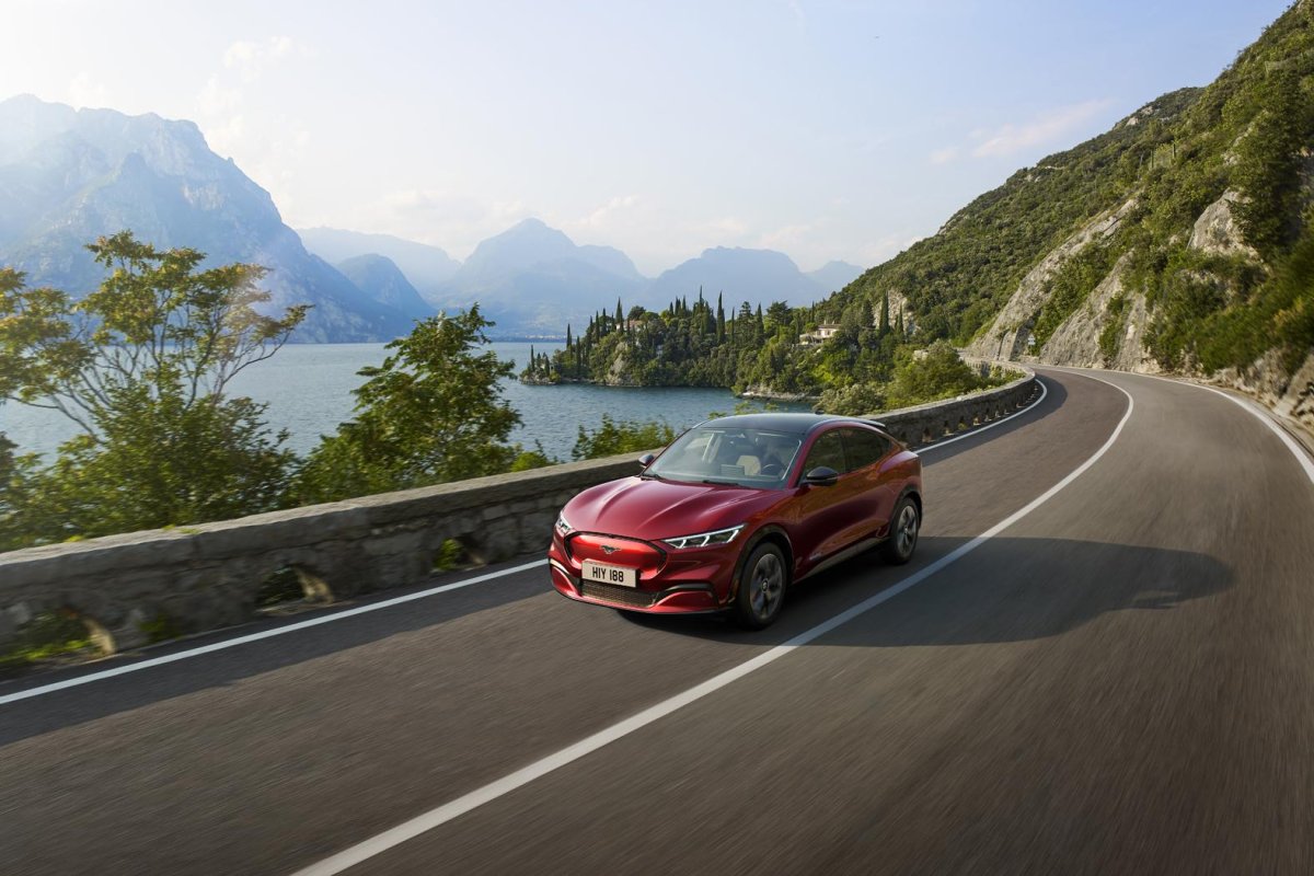 Мустанг кроссовер 2021