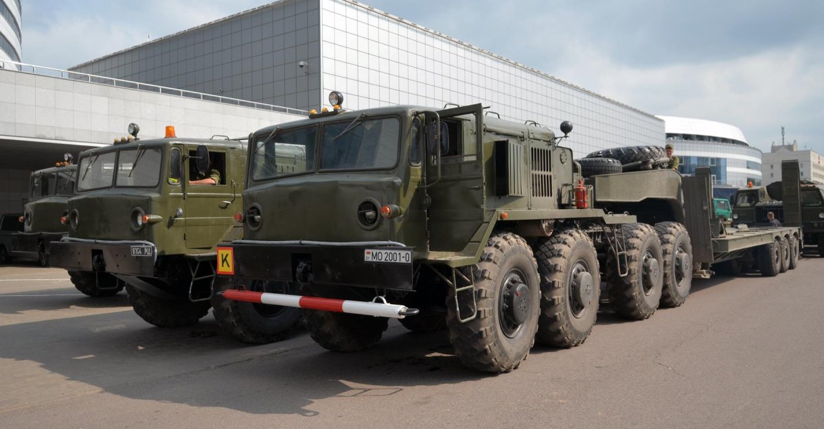 МАЗ военный тягач 537