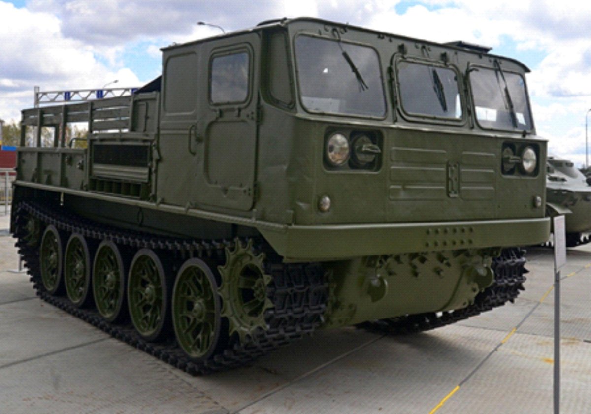 Гусеничный тягач АТС-712