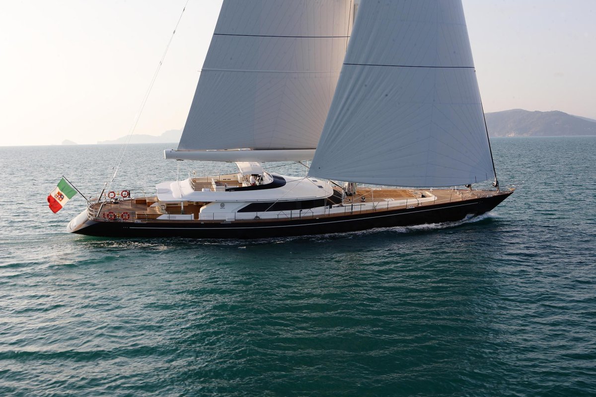 Парусные яхты Perini Navi