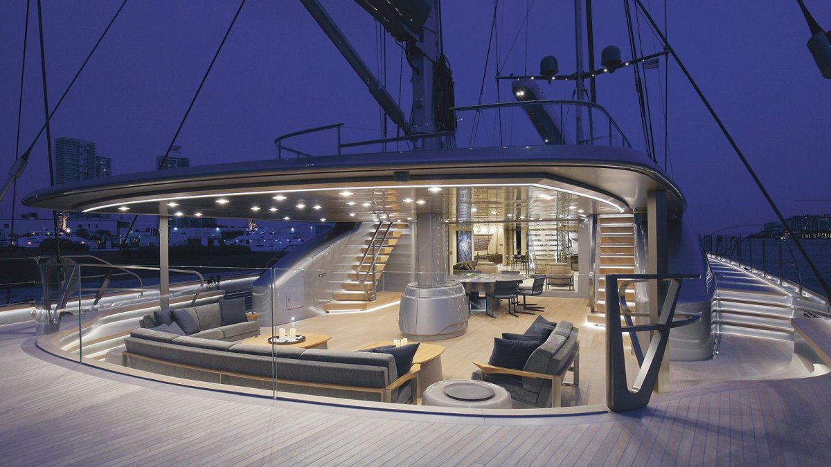 Сибарис яхта