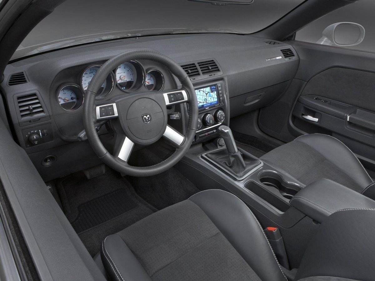 Додж Челленджер 2013 салон