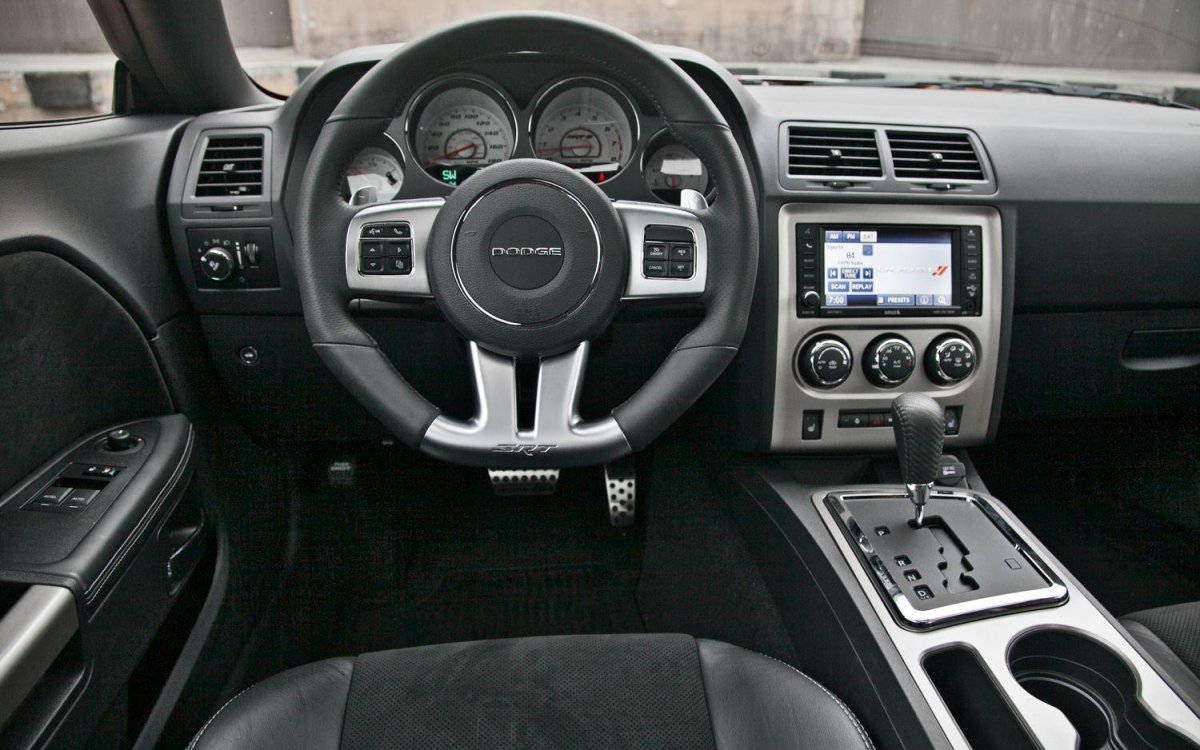 Dodge Challenger 2008 салон