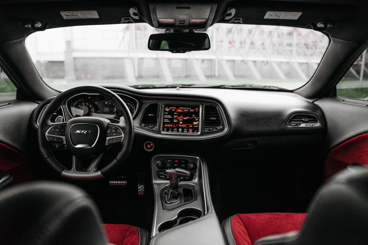Dodge Challenger 2019 салон