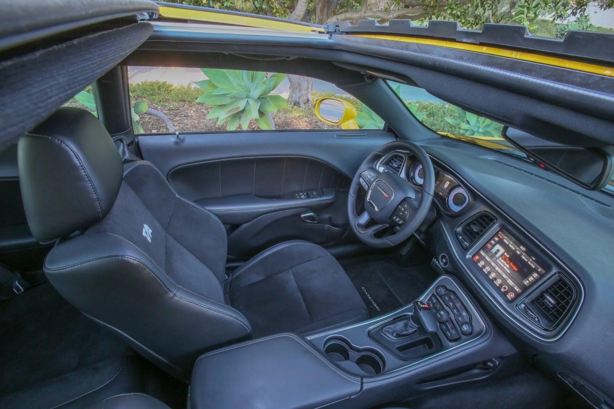 Dodge Challenger 2016 салон
