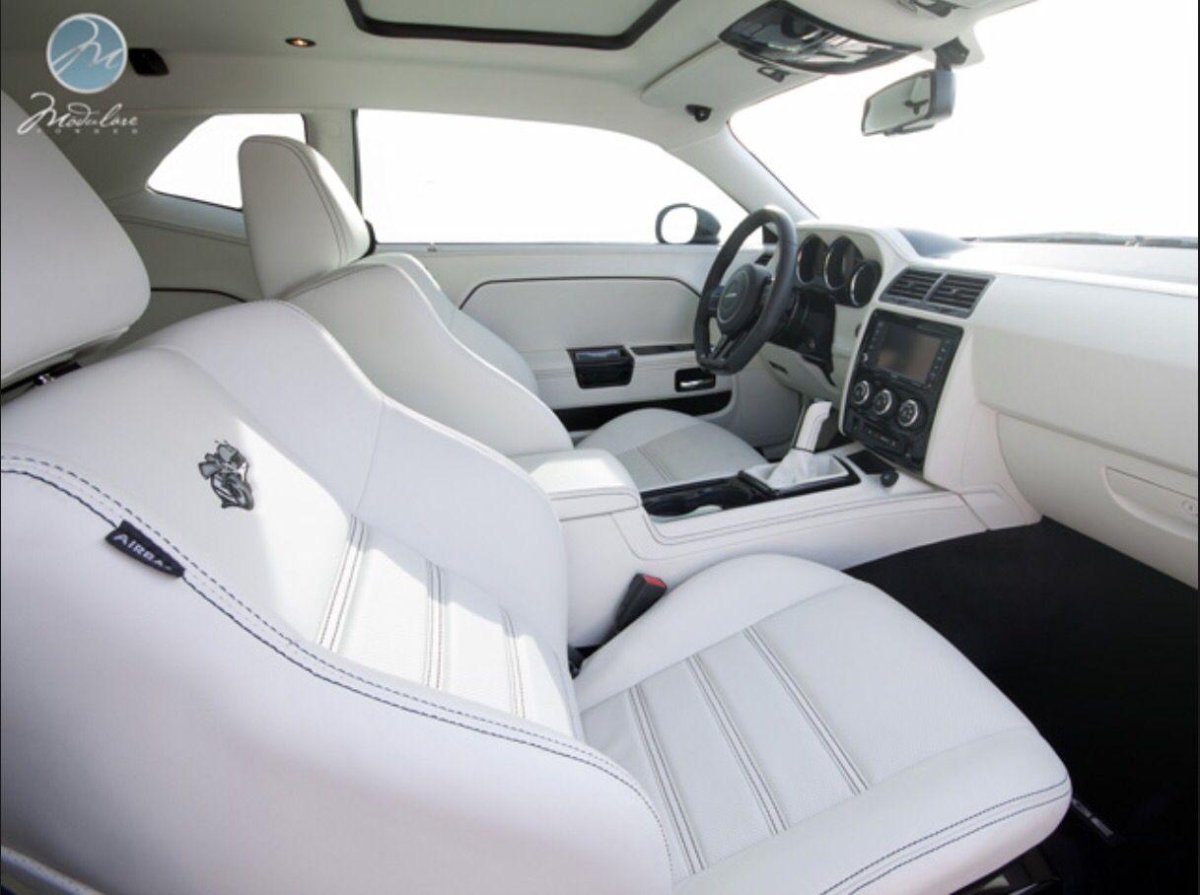 Dodge Challenger 2008 салон