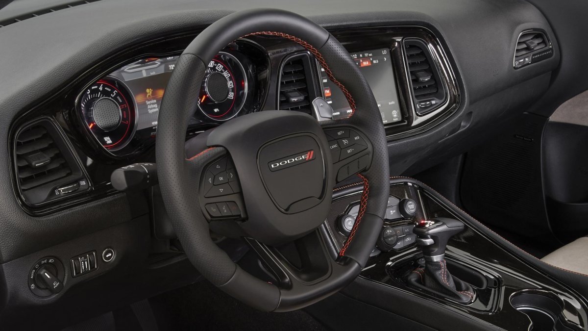 Dodge Challenger 2016 салон