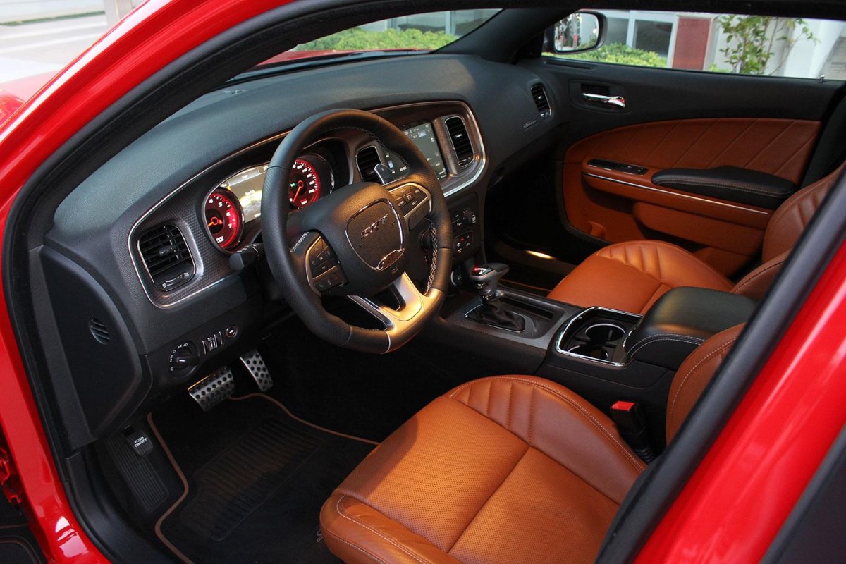 Dodge Charger 2015 салон