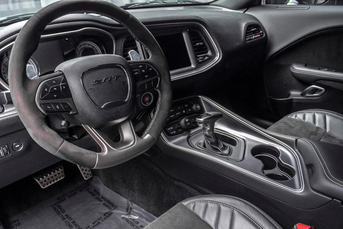 Dodge Challenger 2023 салон