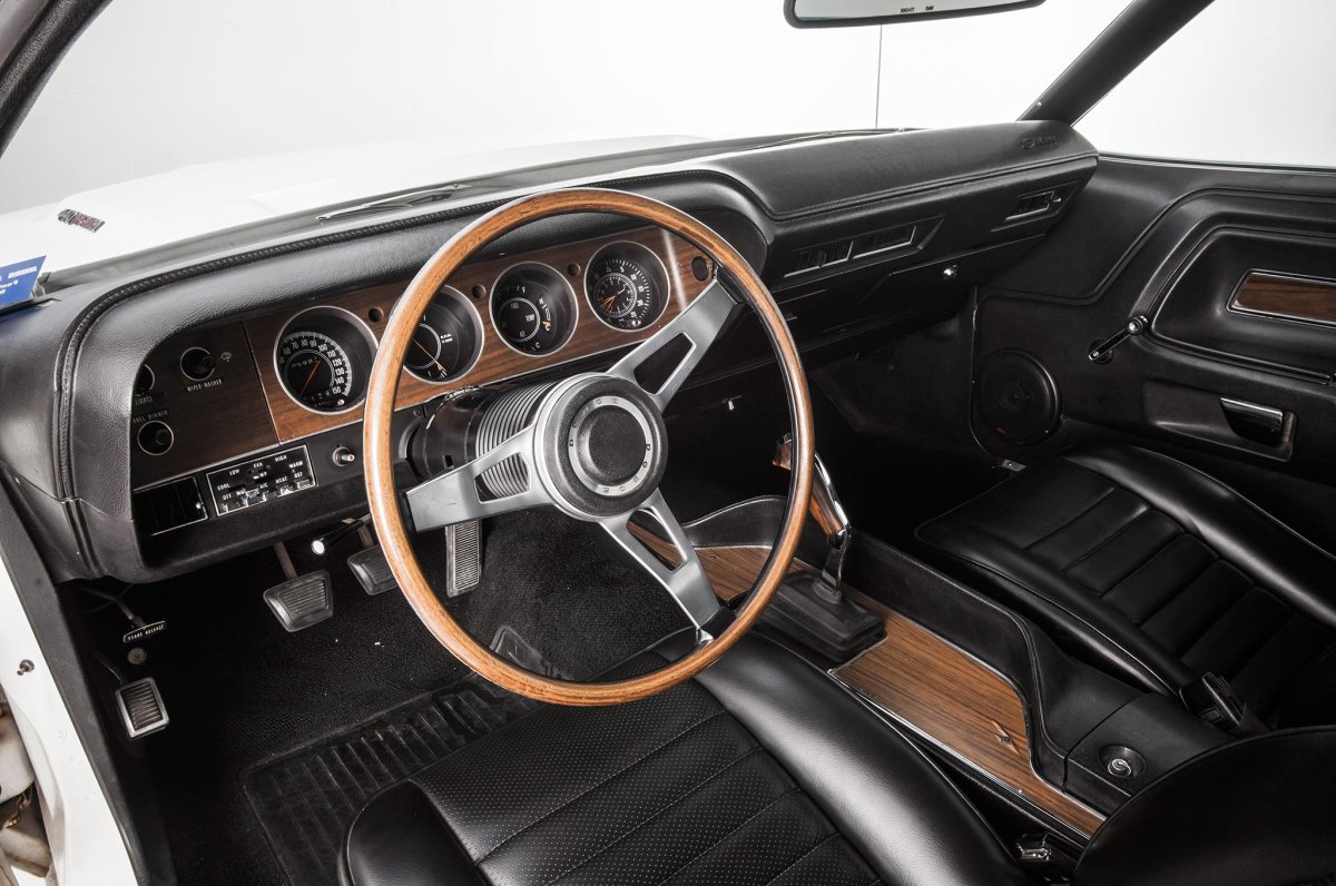 Додж Челленджер 1969 салон