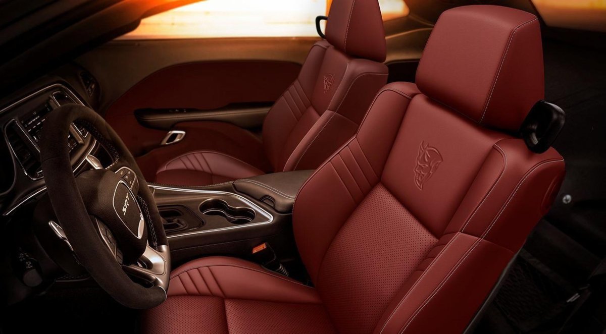 Dodge Challenger srt Demon салон