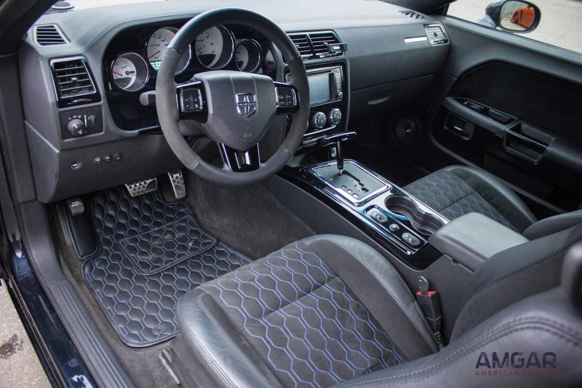 Додж Челленджер 2005 салон