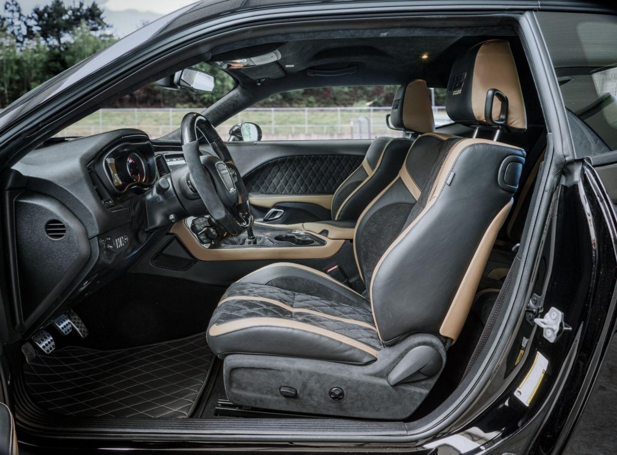 Додж Челленджер 2023 салон