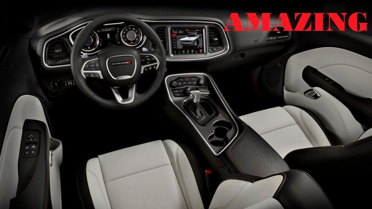 Додж Челленджер 2017 салон