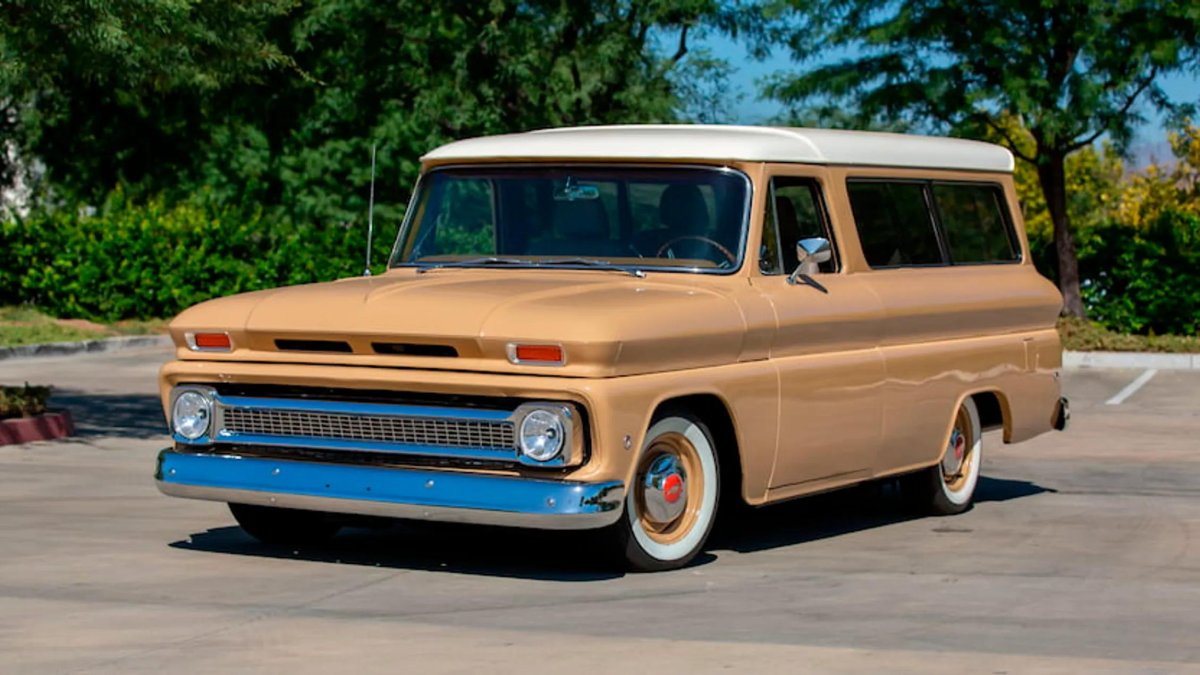 Chevrolet Suburban 1966