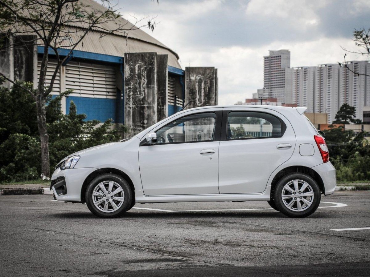 Тойота etios Хэтчбэк