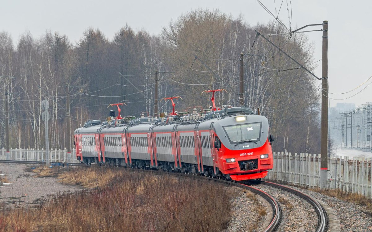 Локомотив электропоезда