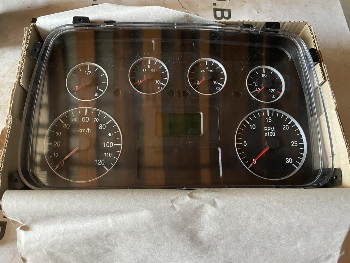 Приборная панель МАЗ щп8099