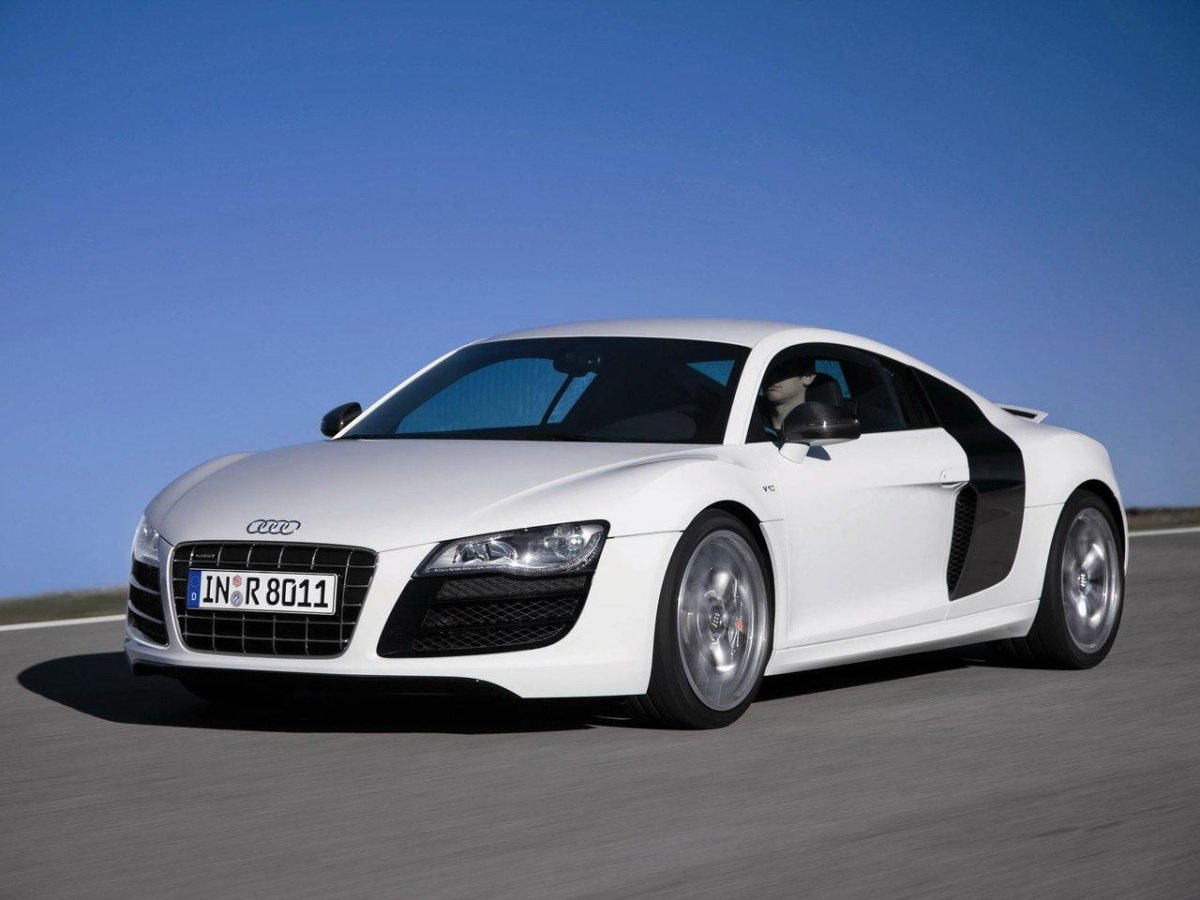Audi r8 (Type 42)