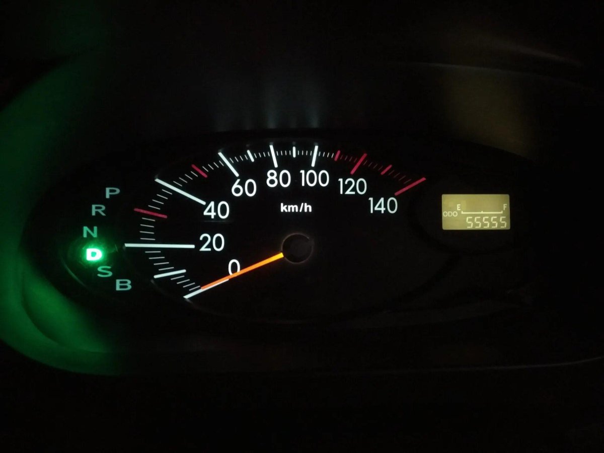 Daihatsu Mira l250 приборка