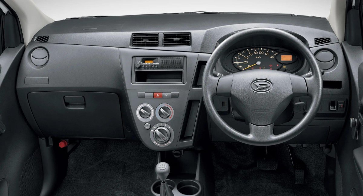 Daihatsu Mira van