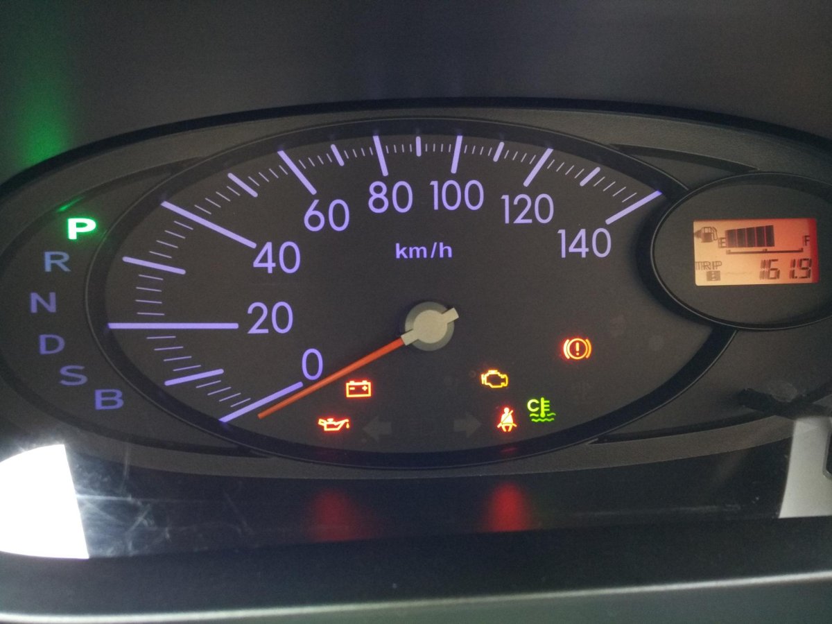 Daihatsu Mira приборная панель