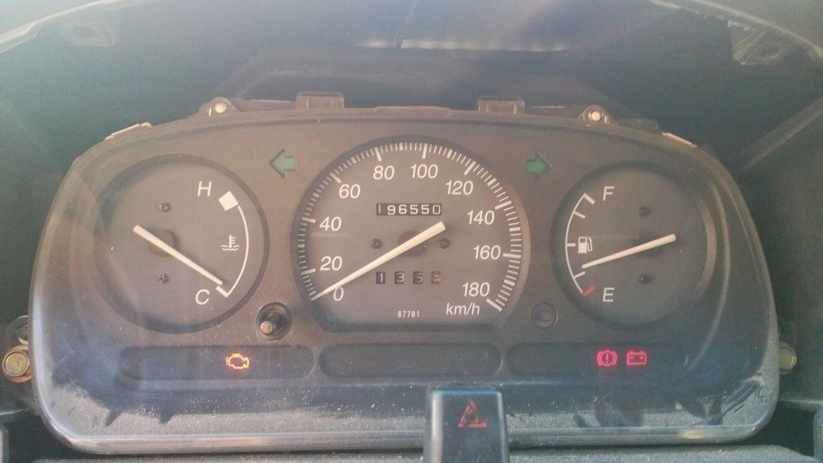 Дайхатсу Сирион панел прибор