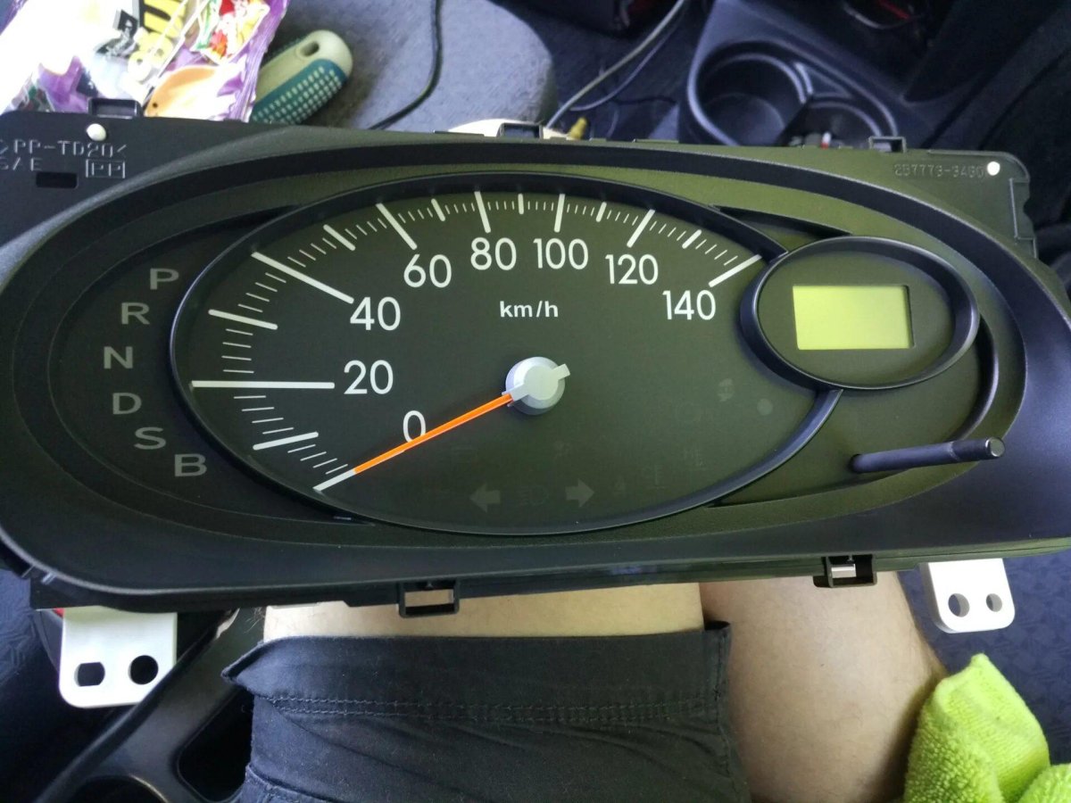 Daihatsu Mira приборная панель