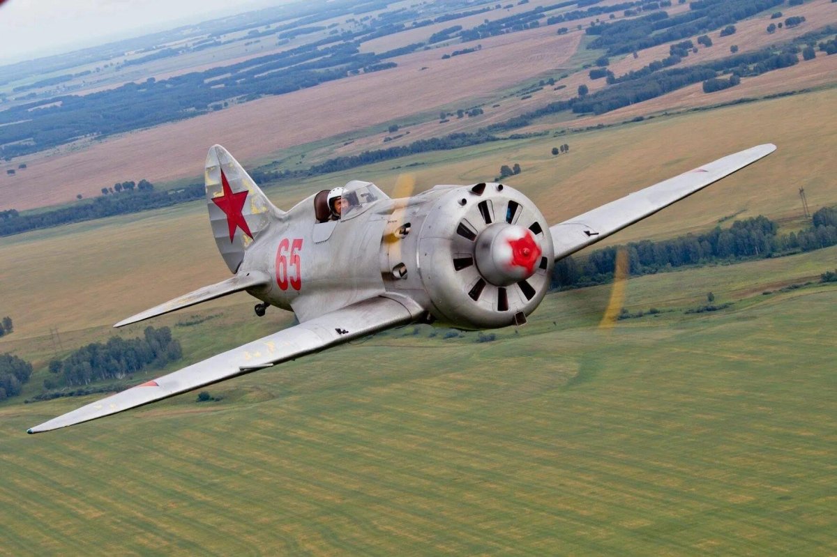 И-16 самолет