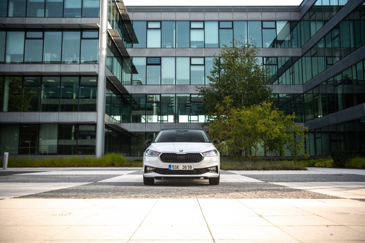 Обои на телефон Шкода Фабия