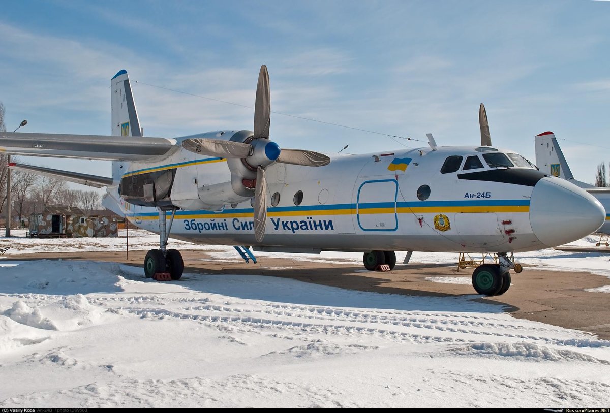 Самолет АН 24