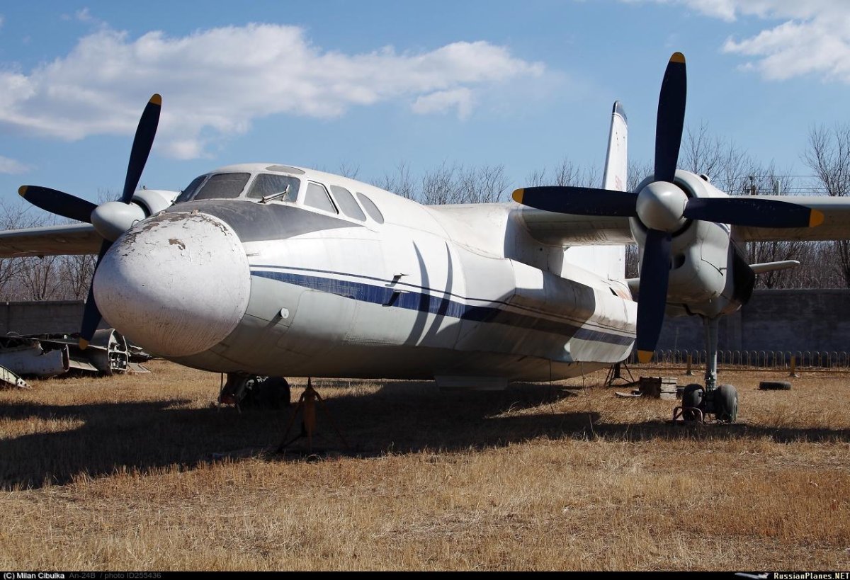 АН-24б венгерский bbc "908":