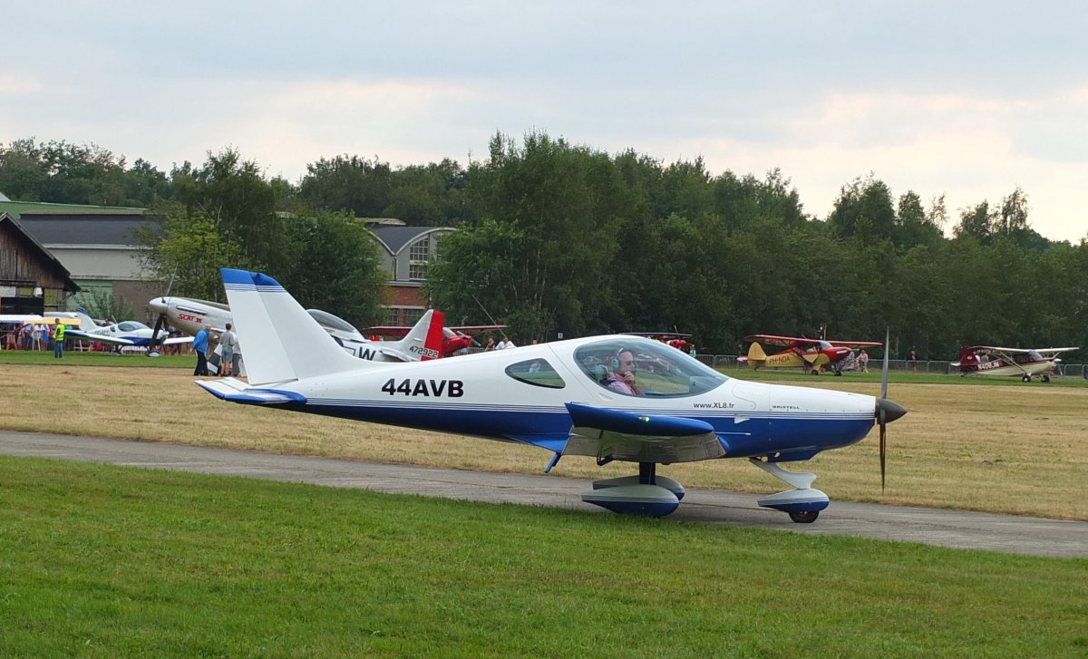 Самолет Bristell