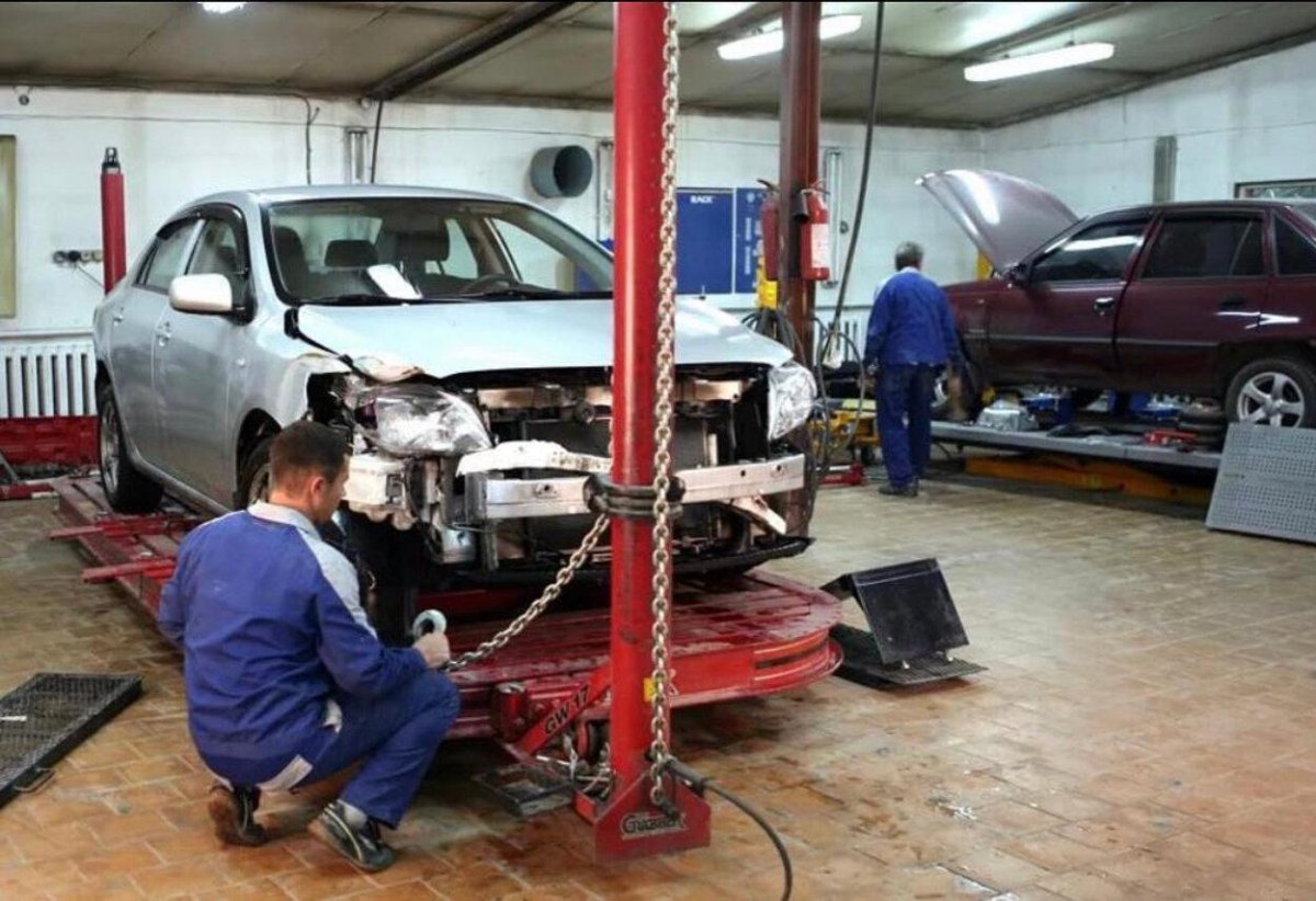 Машина в автосервисе