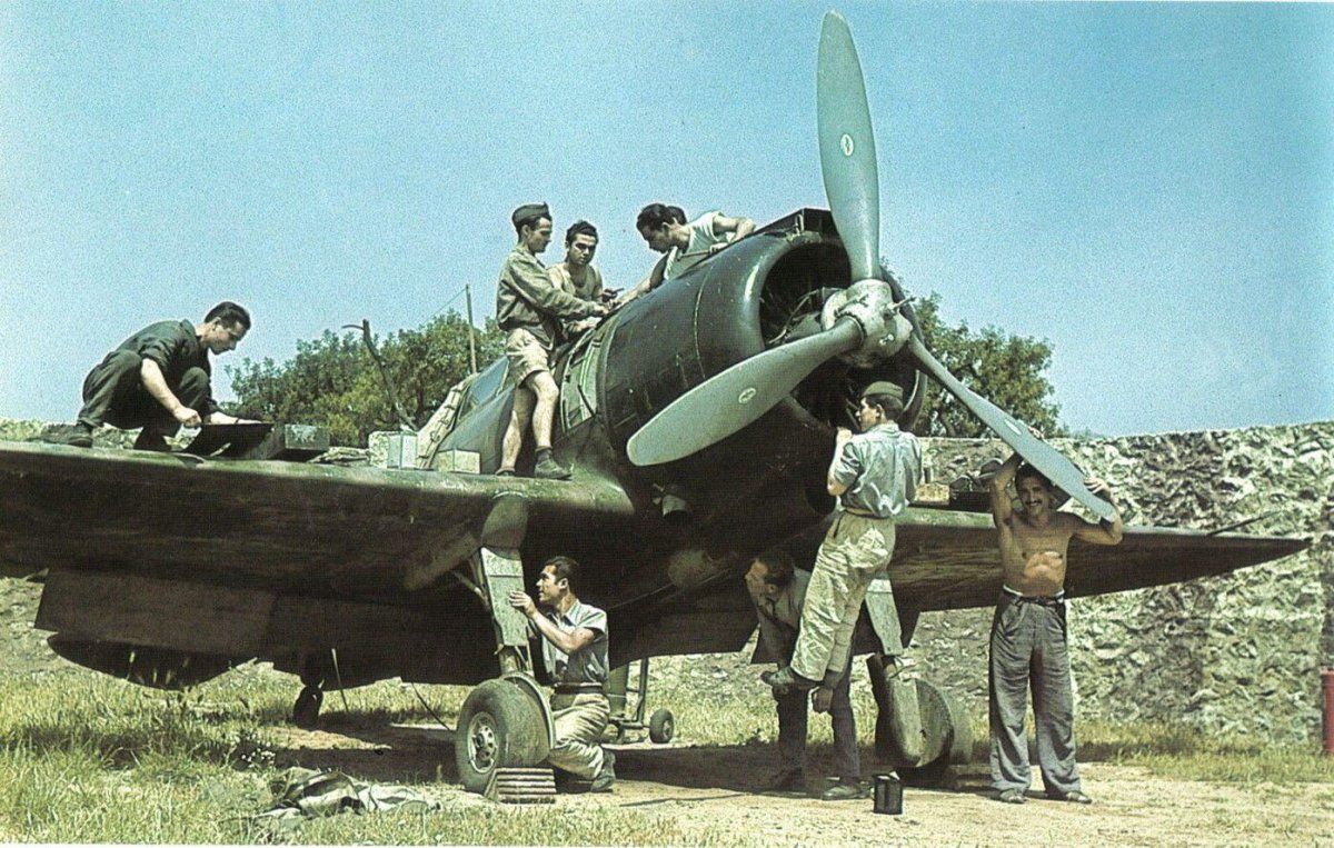 Истребитель Reggiane re.2000