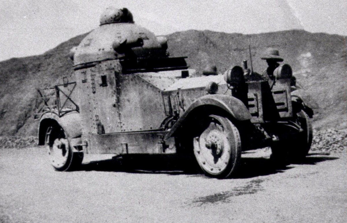 Ланчестер бронеавтомобиль