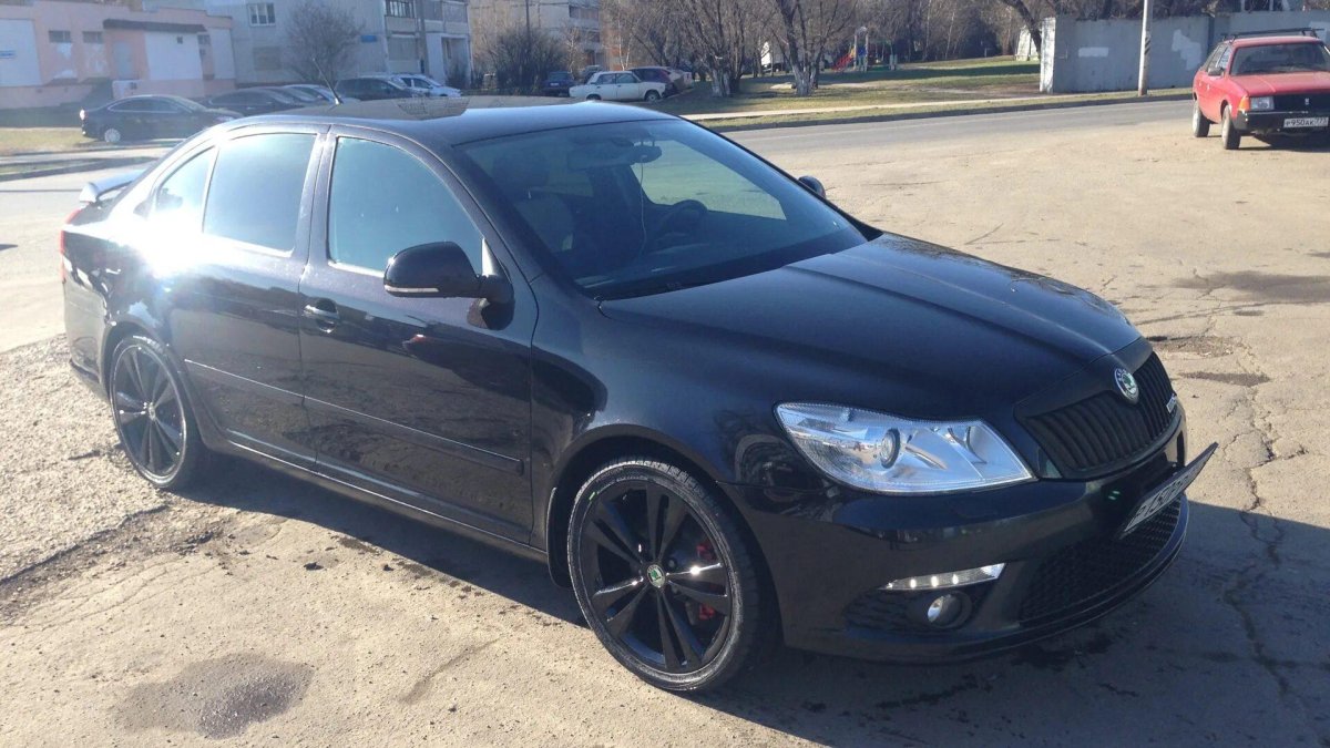 Шкода Октавия а5 черная тонированная