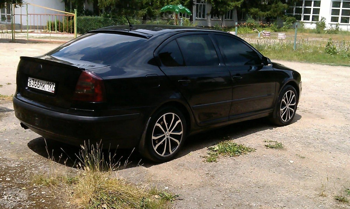Шкода Октавия а4 черная