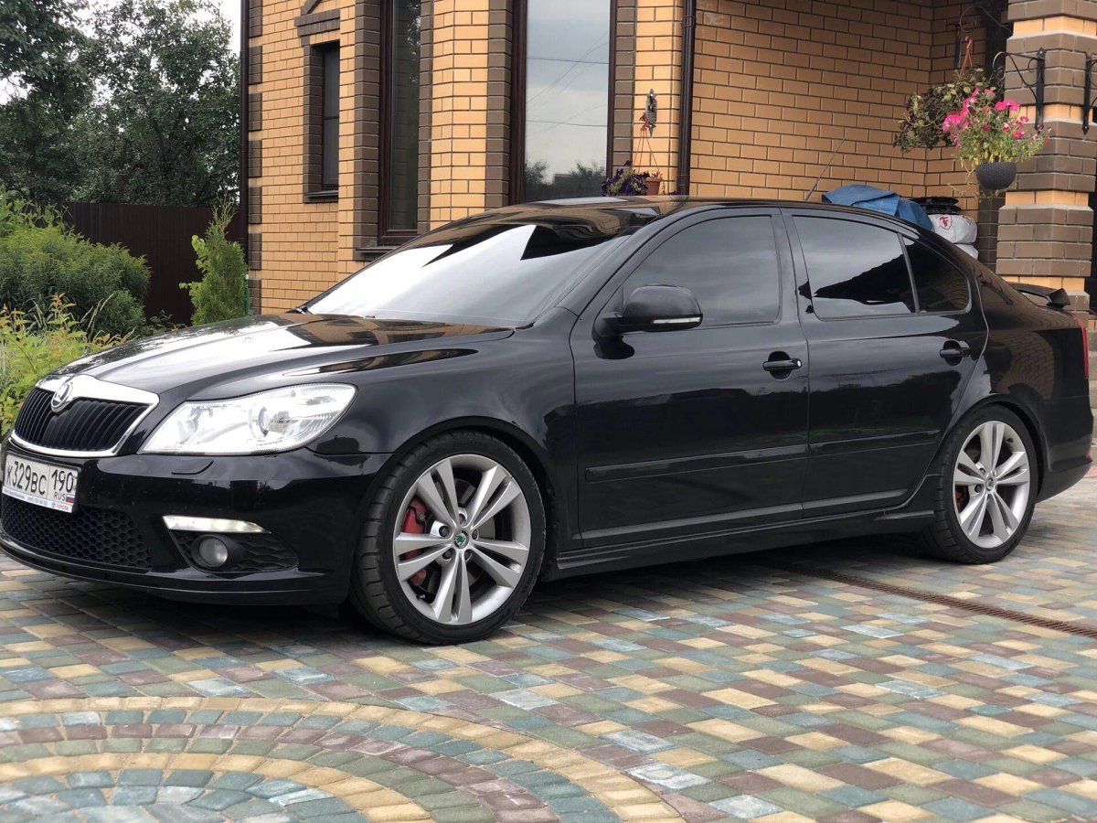 Шкода Октавия а5 РС черная