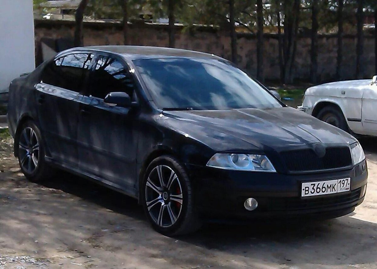 Skoda Octavia a5 черная r17