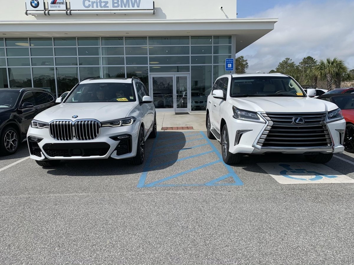 BMW х7 и Лексус 570