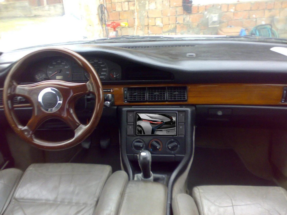 Audi 100, 1985 салон