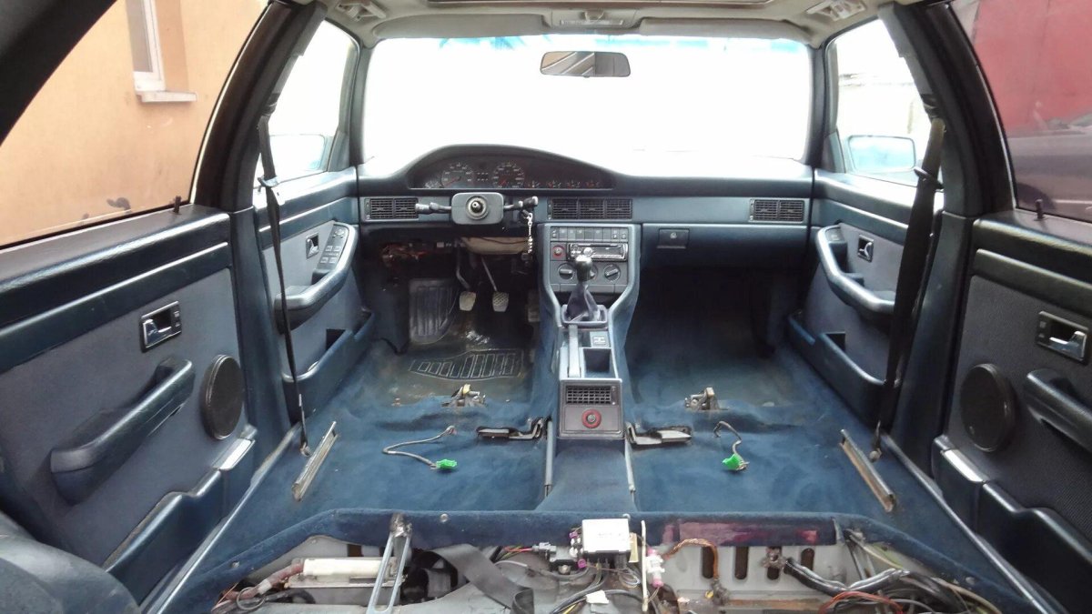 Объём салона автомобиля Ауди 100