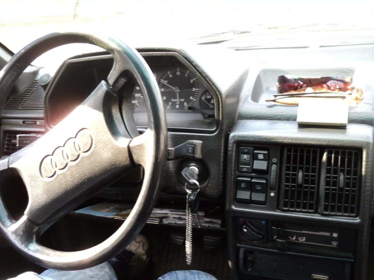 Audi 200, 1984 салон