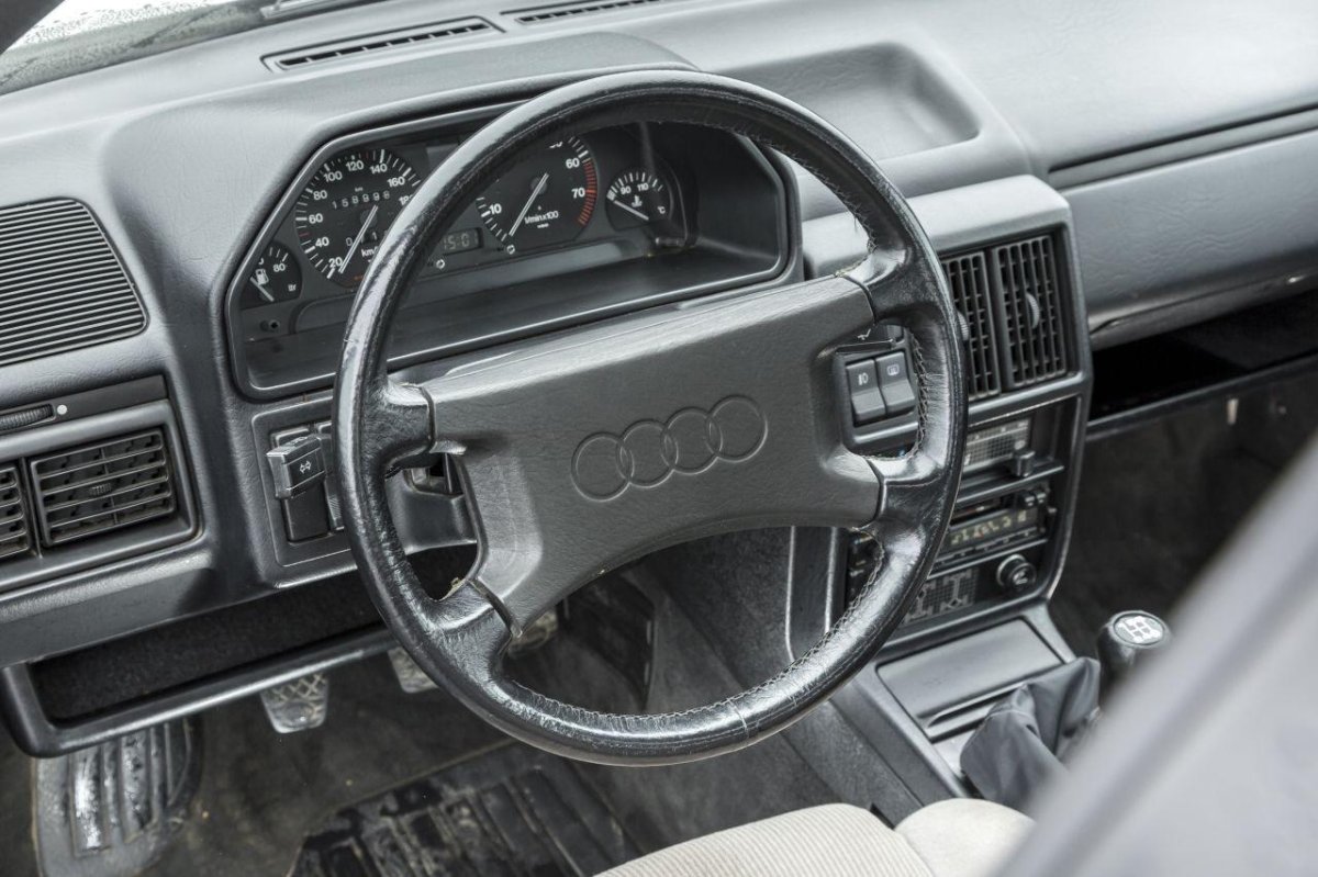 Audi 100 44 салон