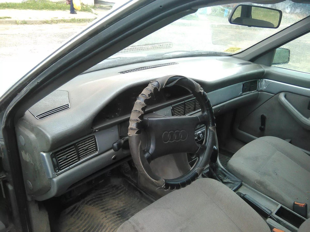 Ауди 100 салон