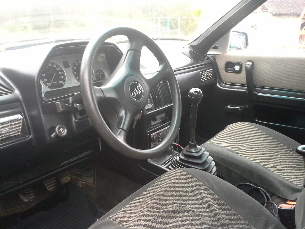 Ауди 100 1987 салон