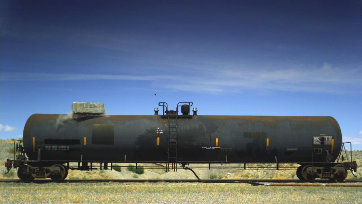 Схлопывание ж.д. цистерны